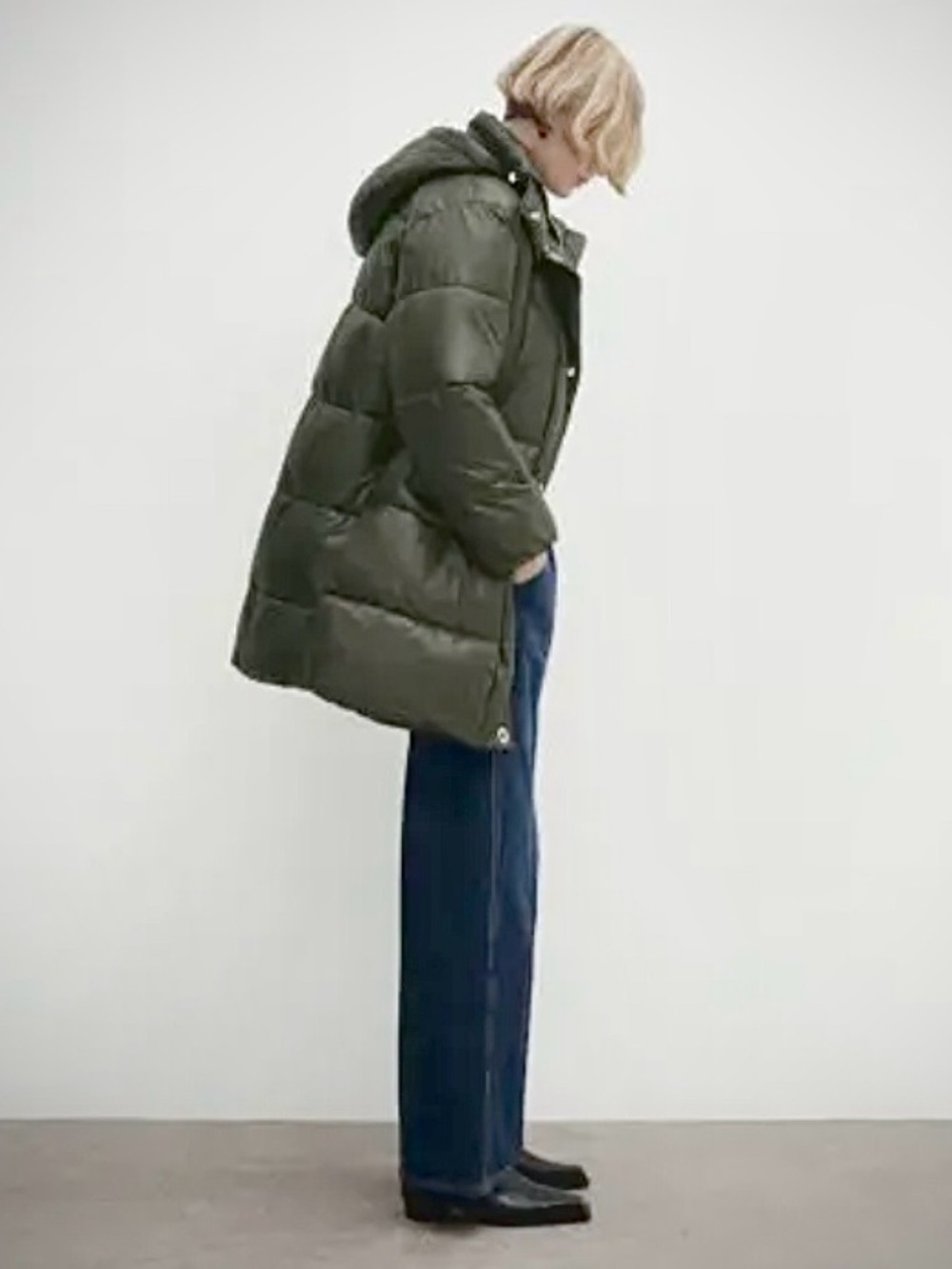 HOODED PUFFER JACKET WITH GOLD BUTTONS
XS | KHAKI